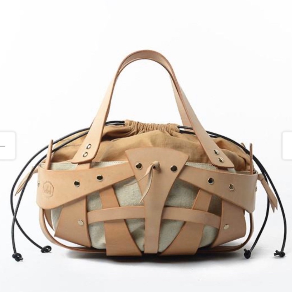 GEOMETRIC CUTOUT LEATHER SHOULDER BAG